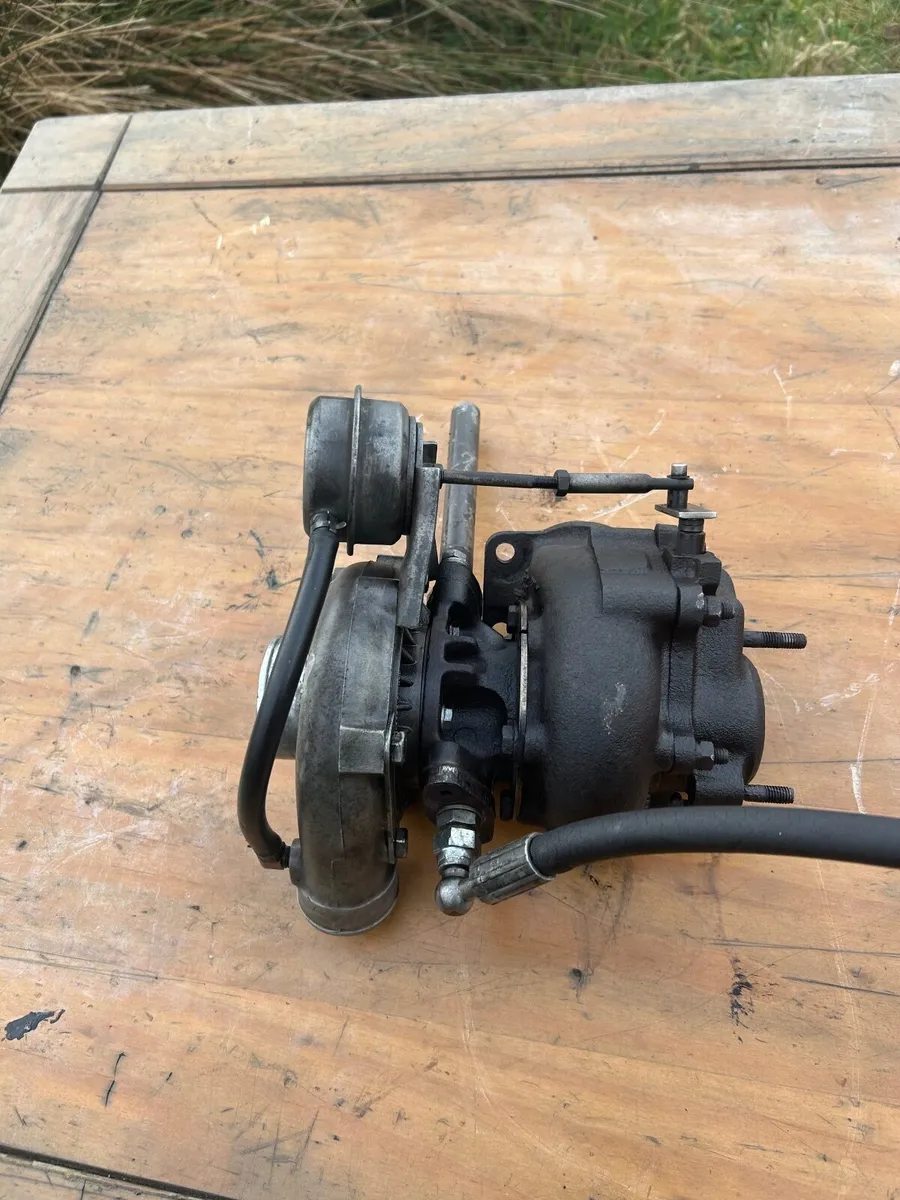 Toyota Hilux 2.4 diesel turbo for sale - Image 3