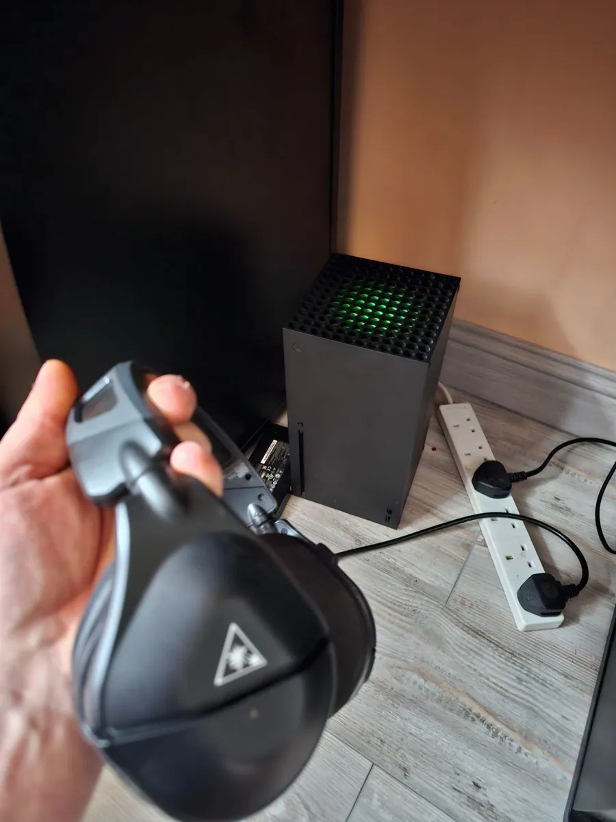 Xbox x 1tb and tv - Image 1