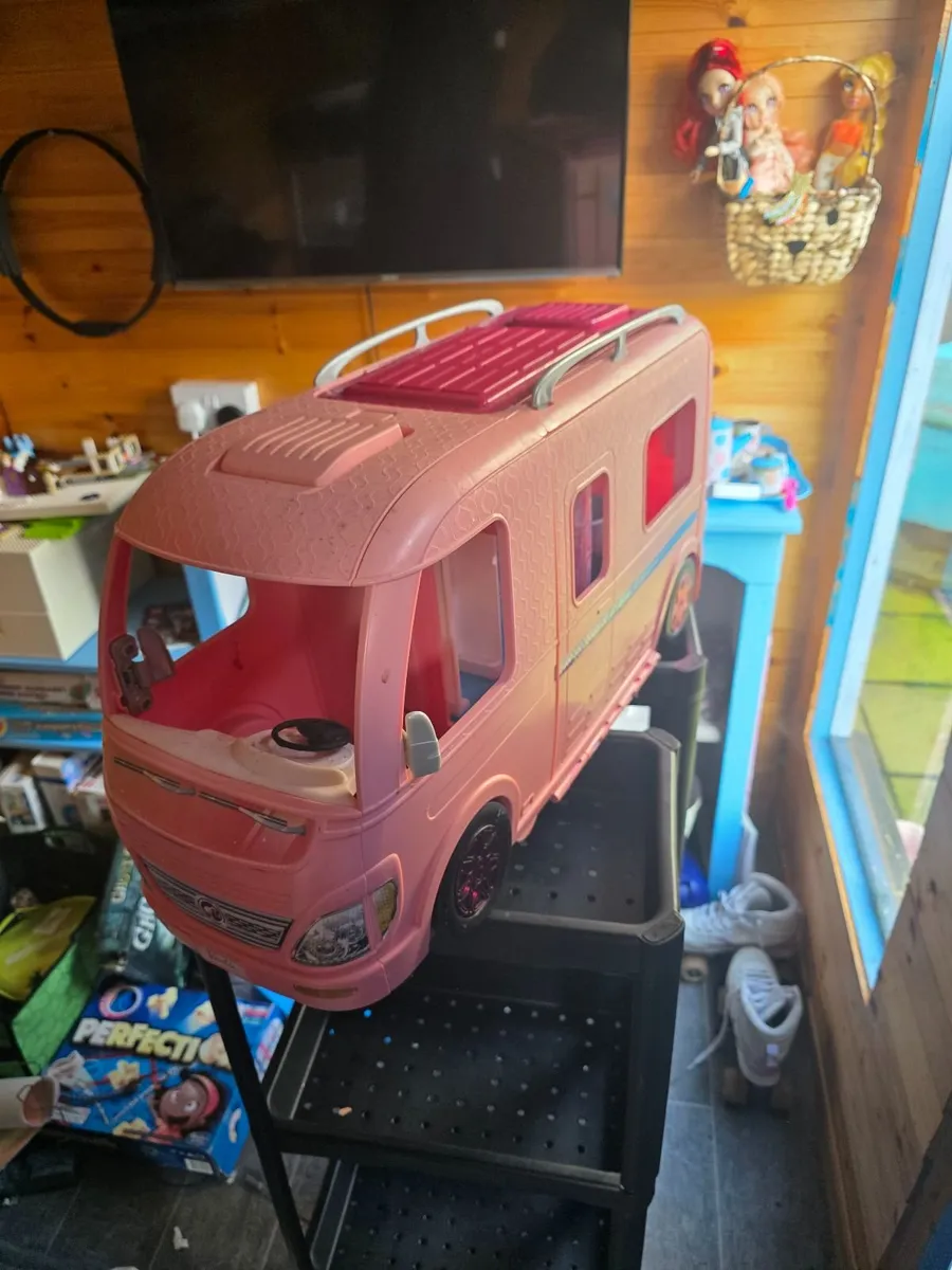 Mixed our Generation & Barbie toys - Image 4