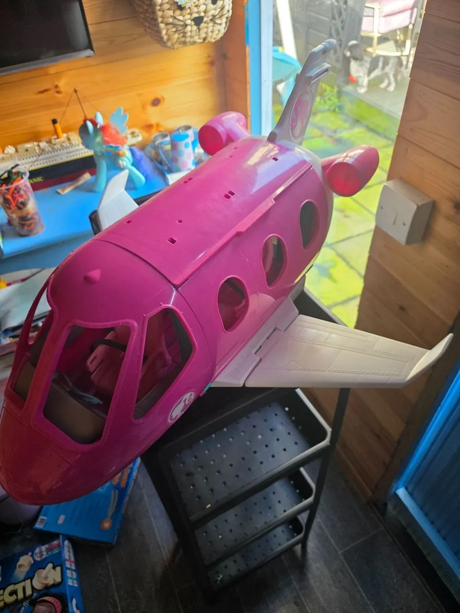 Mixed our Generation & Barbie toys - Image 1