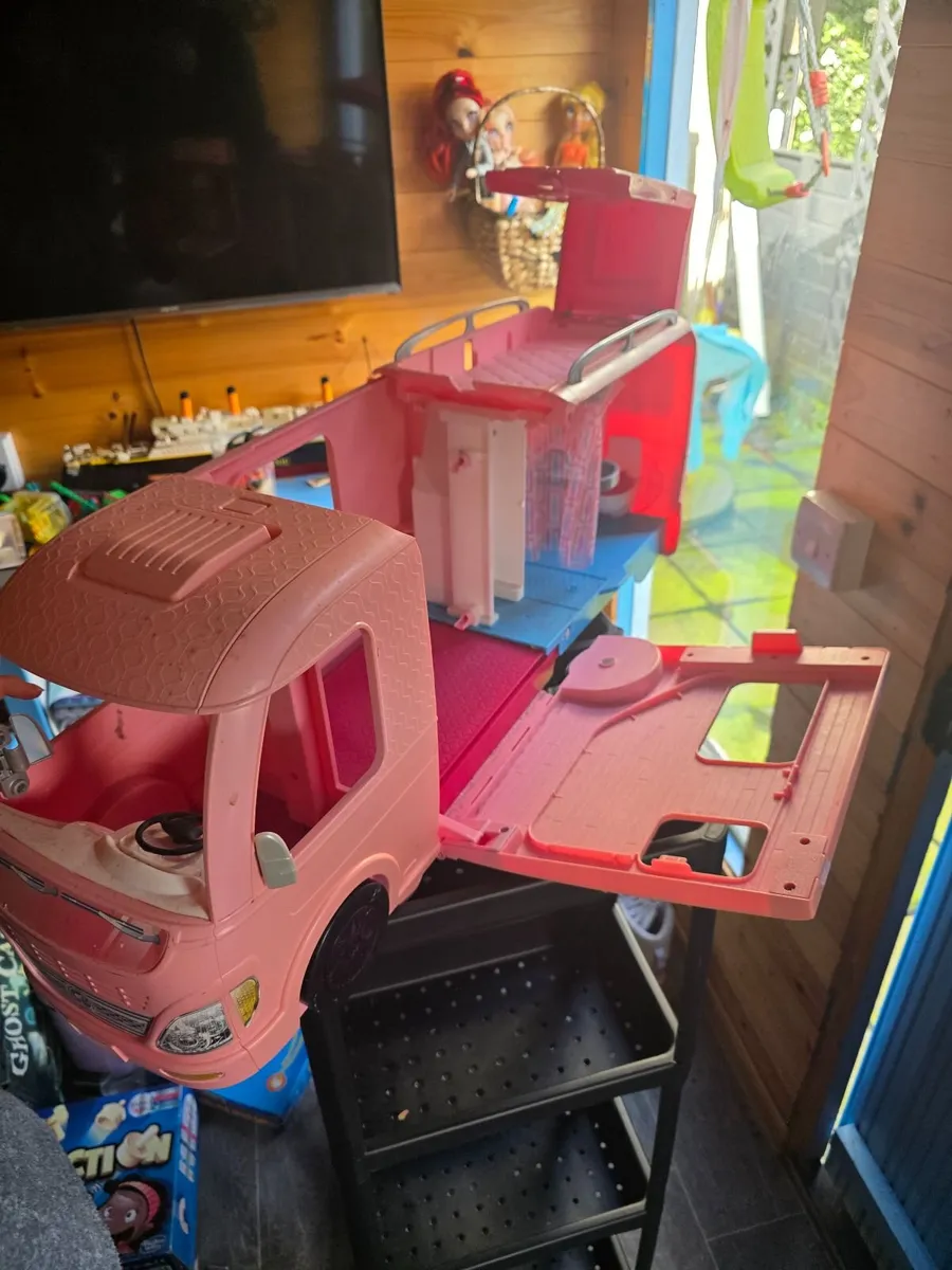 Mixed our Generation & Barbie toys - Image 2