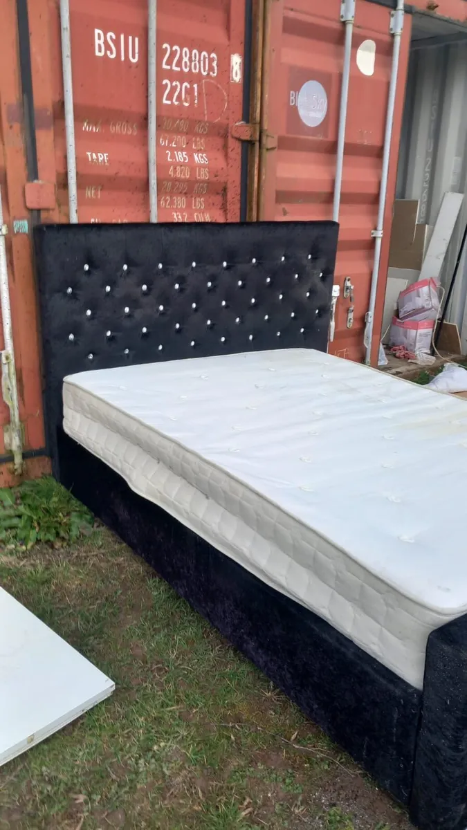 King size bed - Image 2