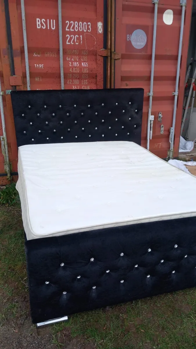 King size bed - Image 3