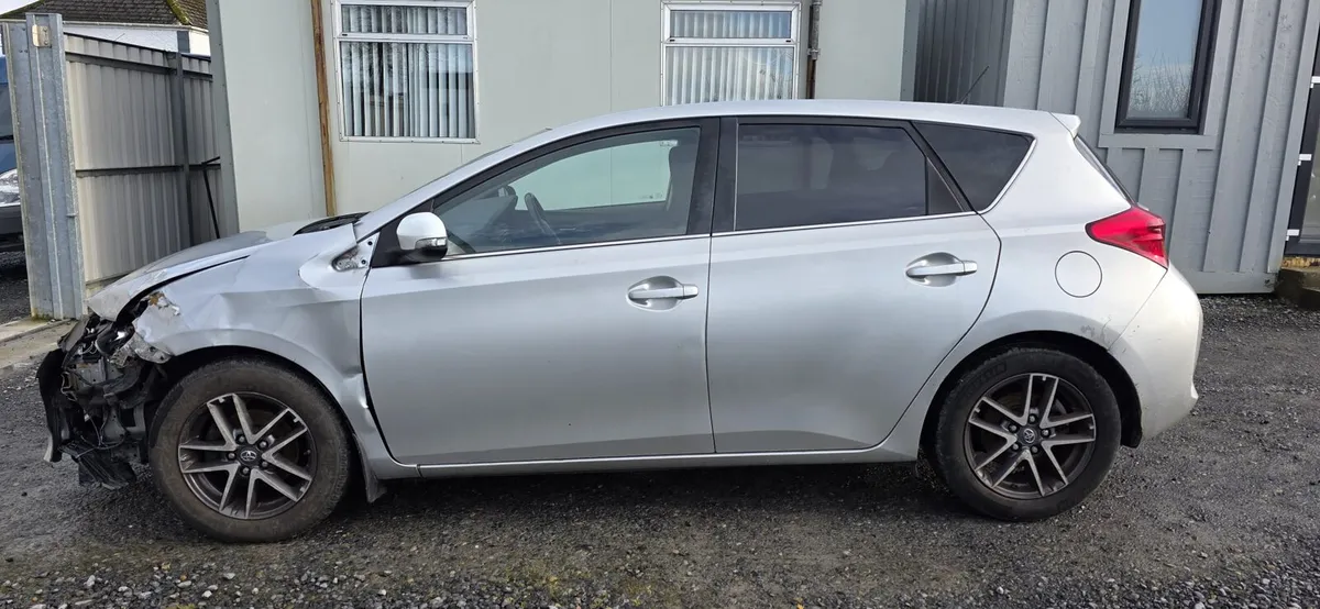 152 TOYOTA AURIS PETROL - Image 4