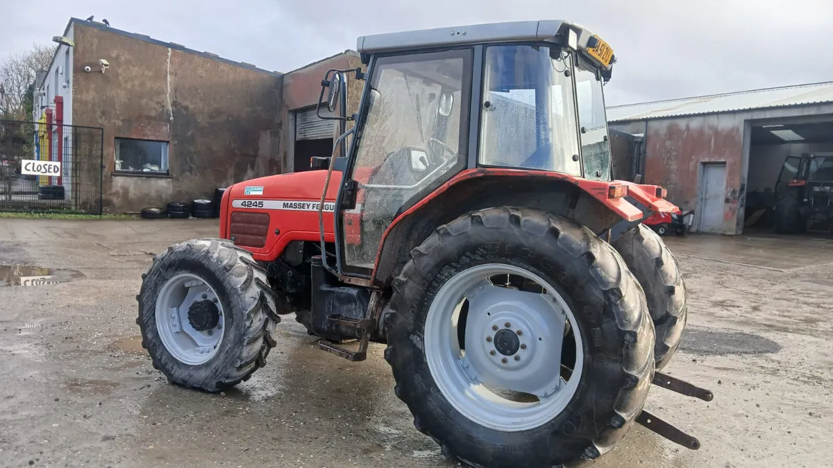 2001 Massey Ferguson 4245 - Image 2