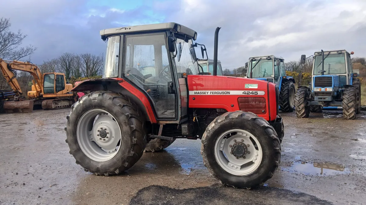 2001 Massey Ferguson 4245 - Image 3