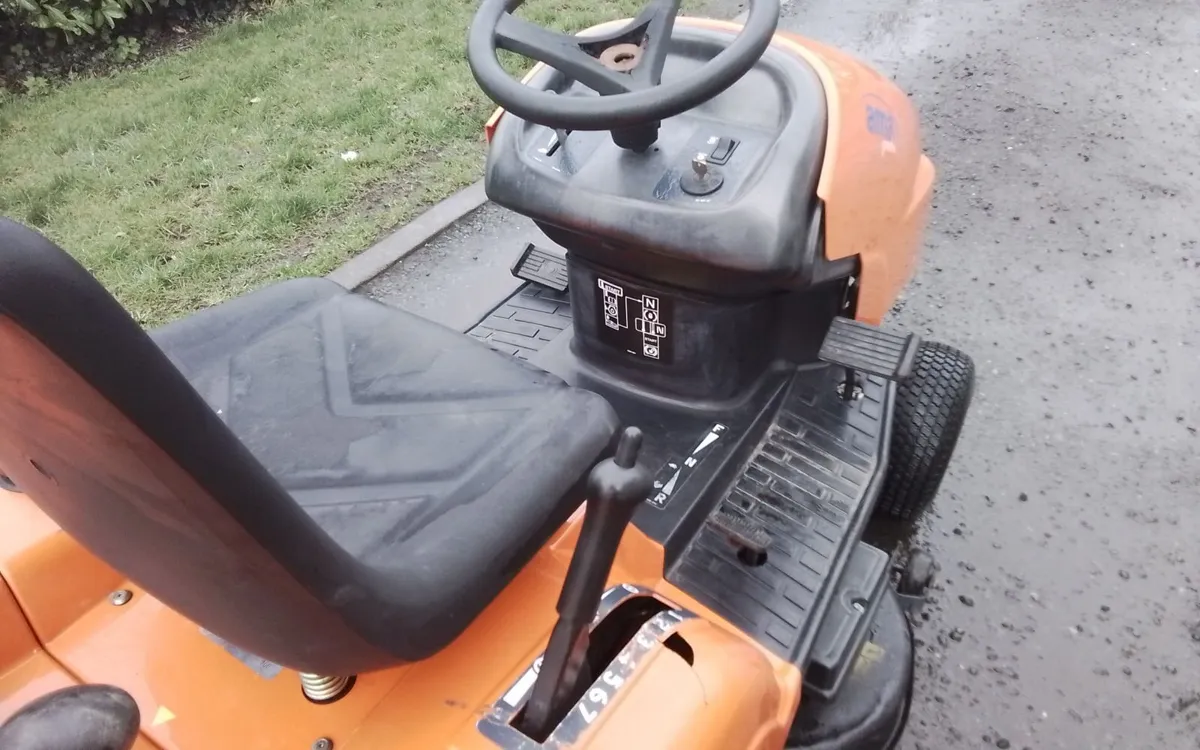 Ride on mower - Image 3
