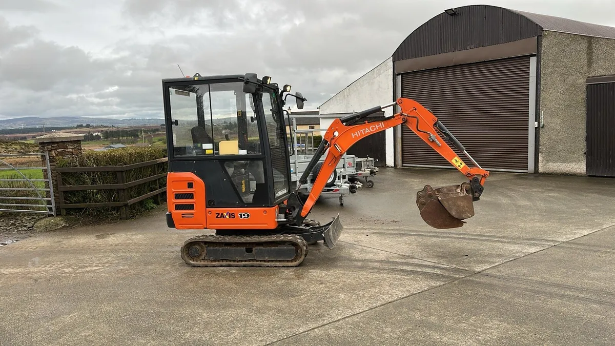 2017 Zaixs Hitchi - Image 1