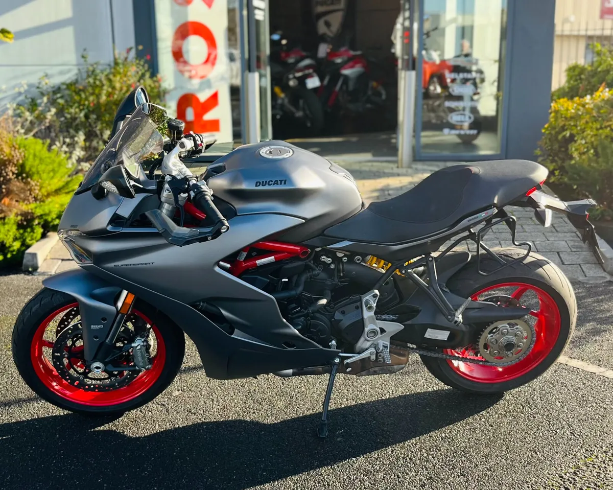 DUCATI SUPER SPORT €169 per month - Image 4