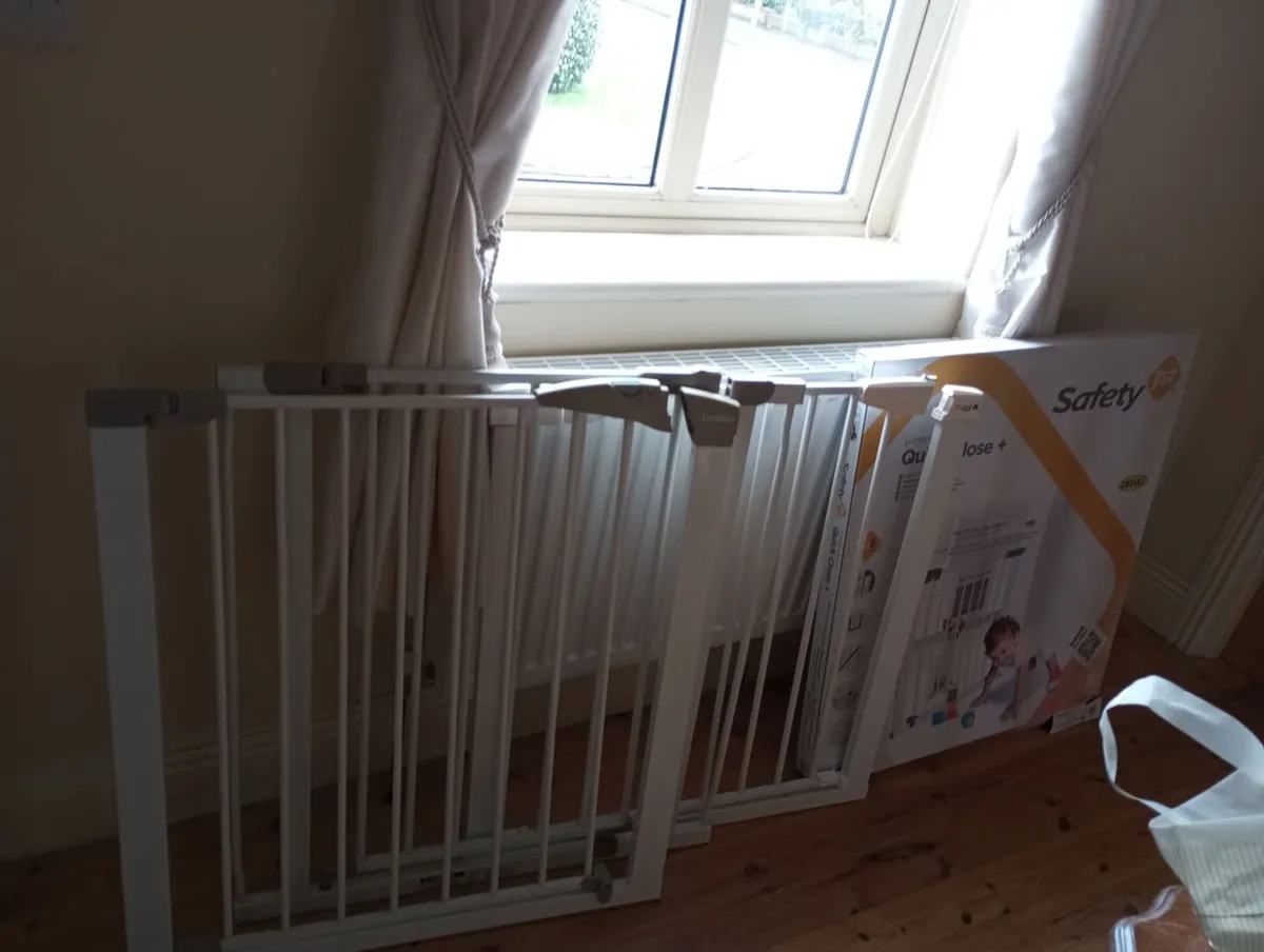Child safety gate - Image 1