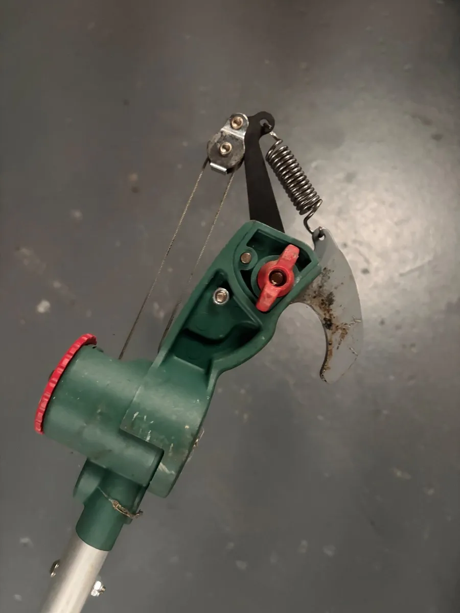 Tree pruning tools - Image 1