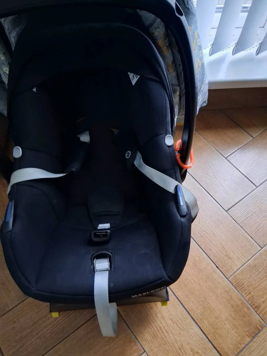 Car seat. - Image 2