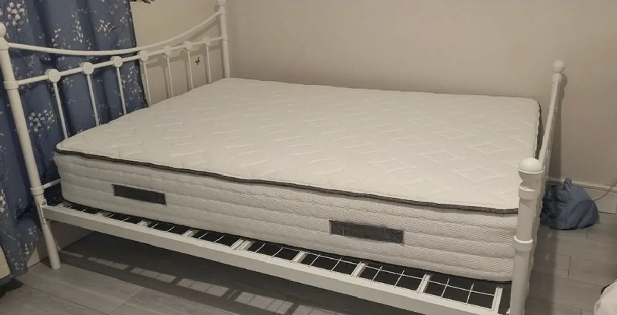 Bed and mattress - Image 1