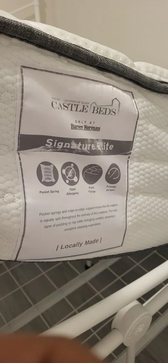 Bed and mattress - Image 2