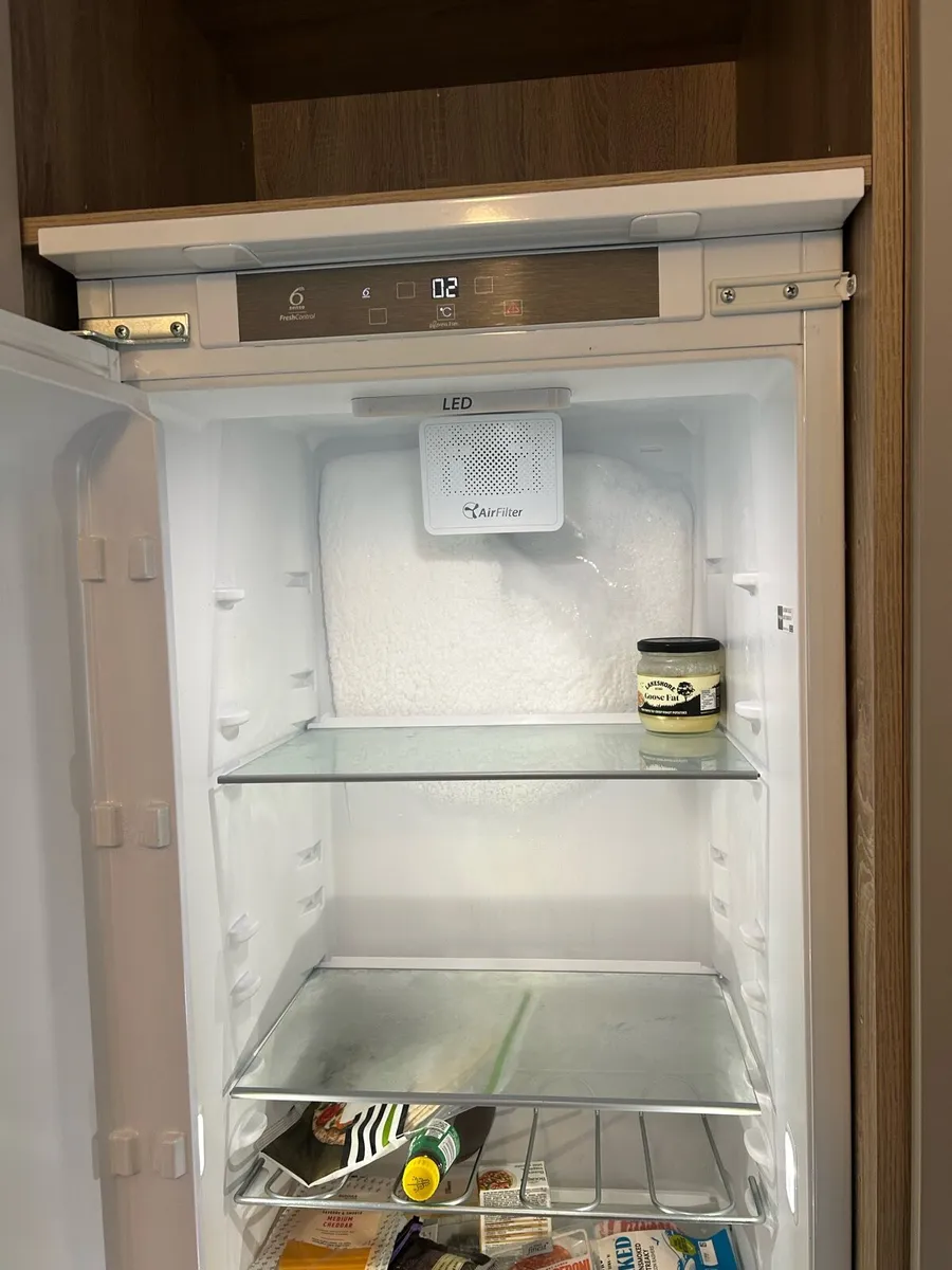 Whirlpool 6 sense integrated fridge - Image 2