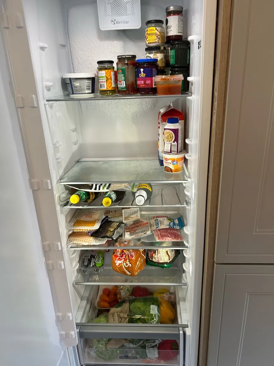 Whirlpool 6 sense integrated fridge - Image 4