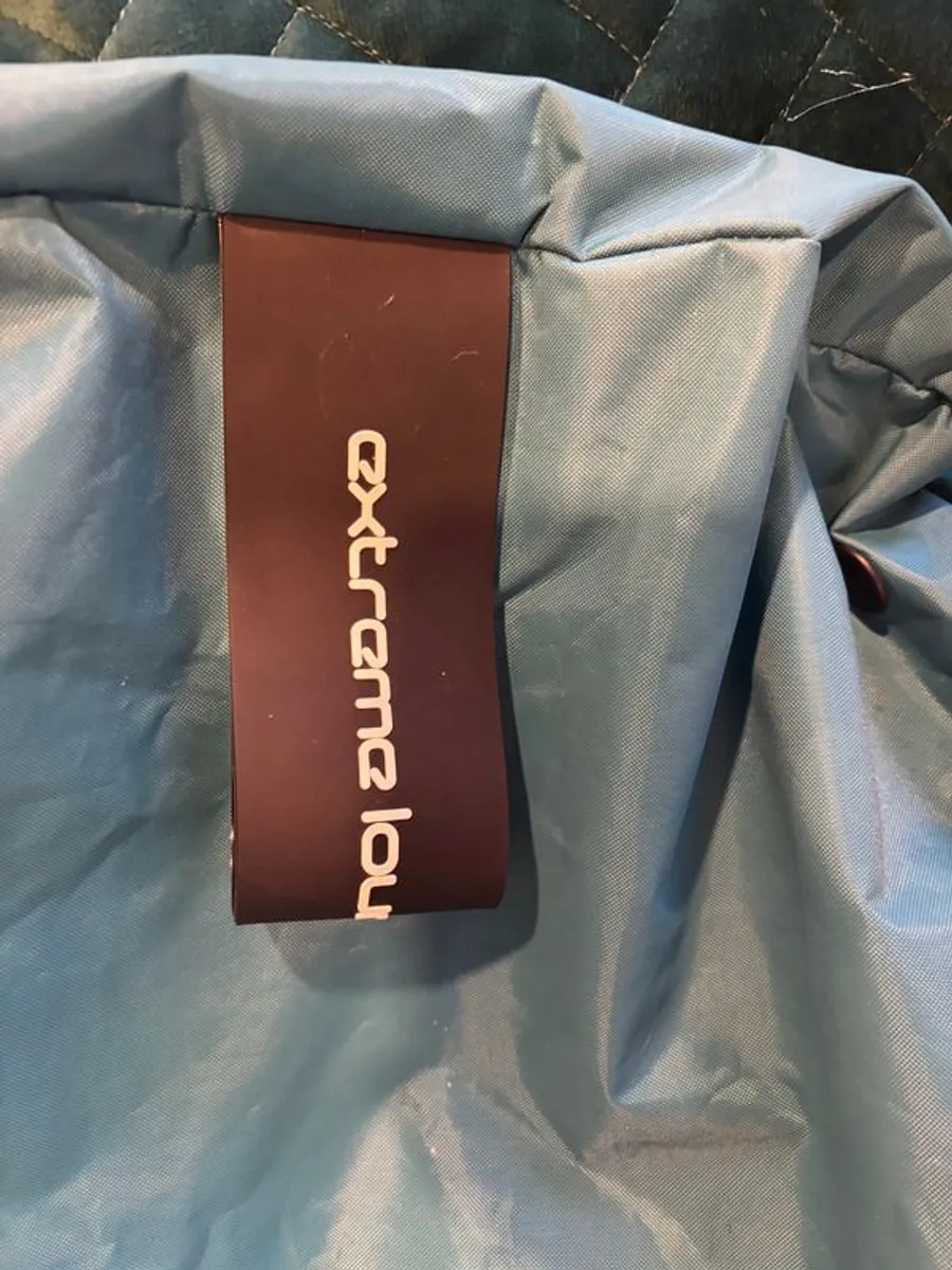 2 Extreme Lounging bean bags - Image 2