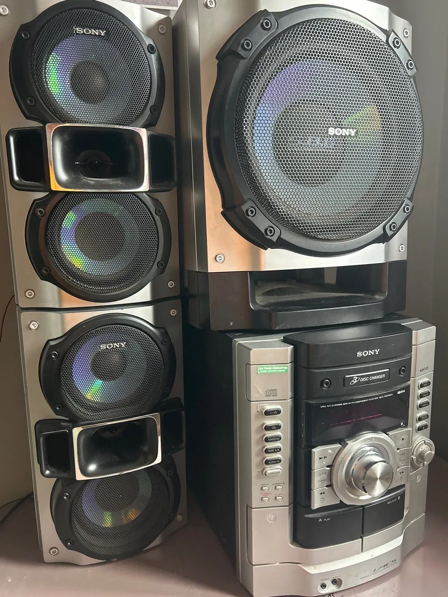 Sony 3 disc stereo system - Image 1