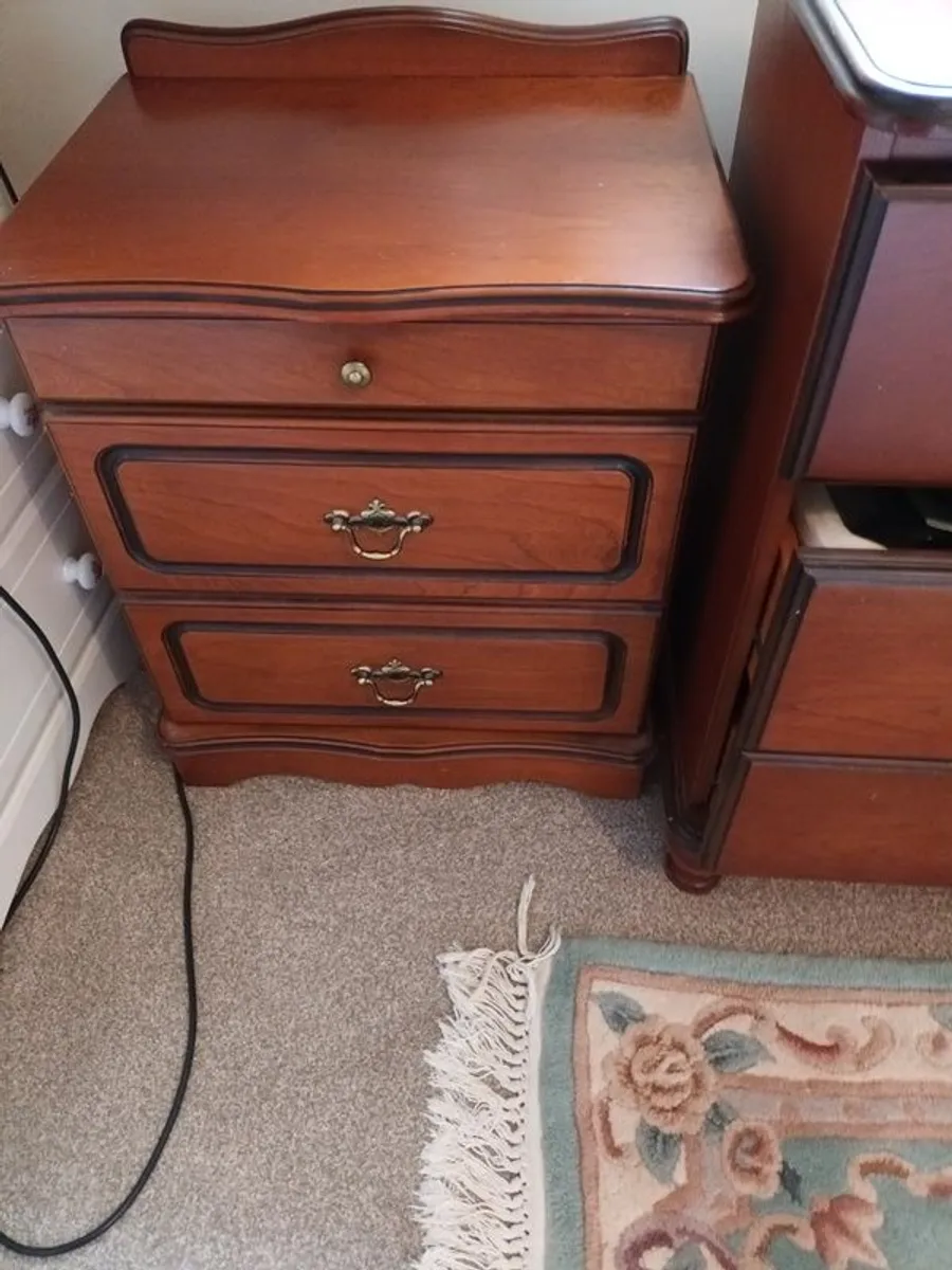 Good quality hallmark bedroom suite - Image 2