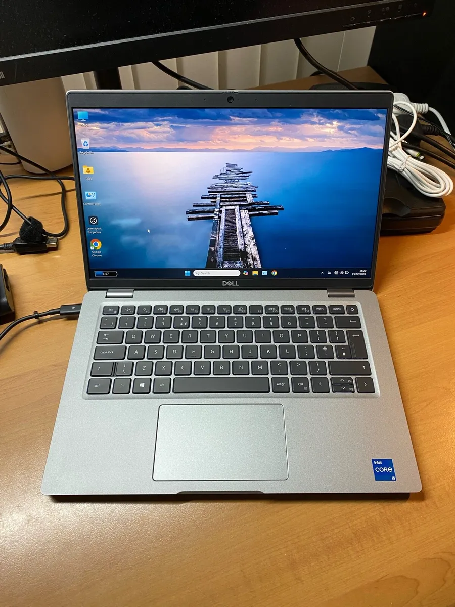 Dell laptop i5 pro 16/512 win 11 pro - Image 1