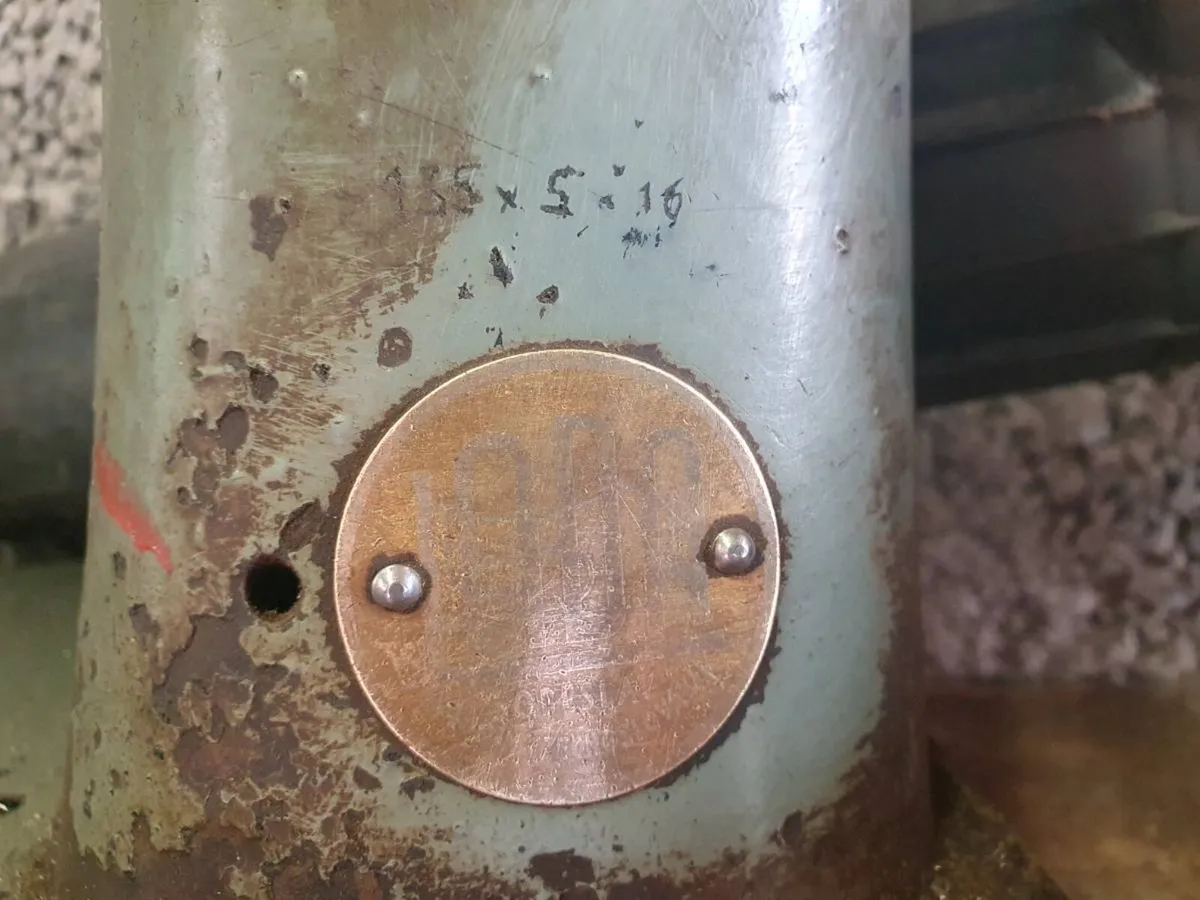 Vkus sewing machine - Image 2