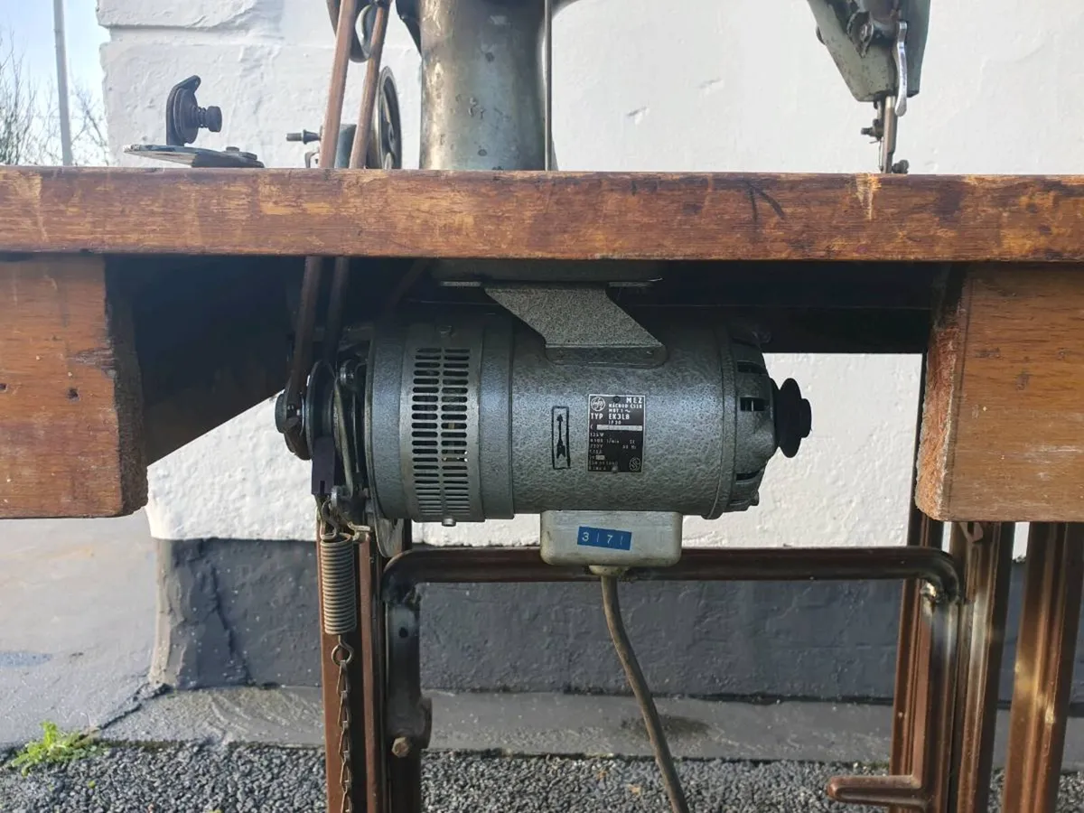 Vkus sewing machine - Image 4