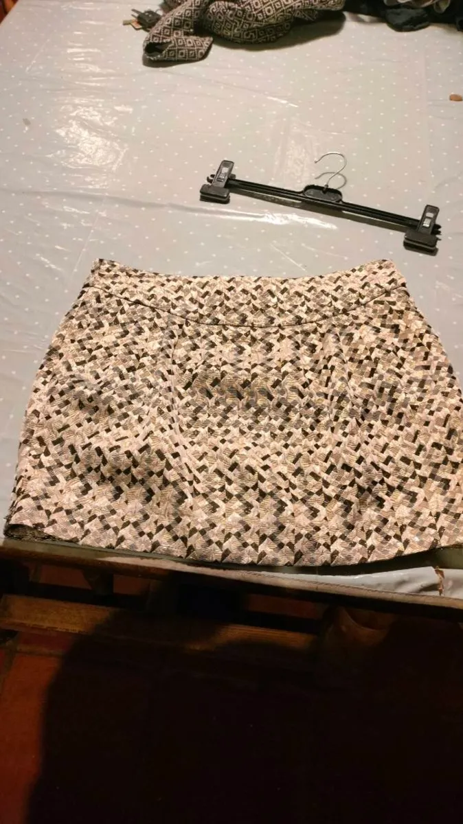 Ladies A wear Gold, cream, black Skirt. Beautiful - Image 3