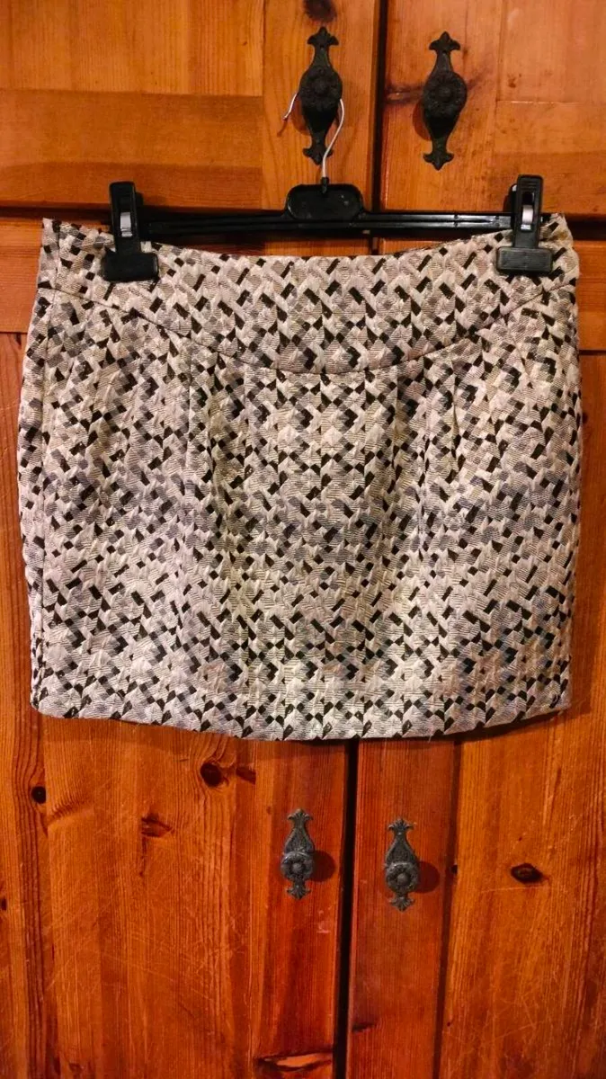 Ladies A wear Gold, cream, black Skirt. Beautiful - Image 1