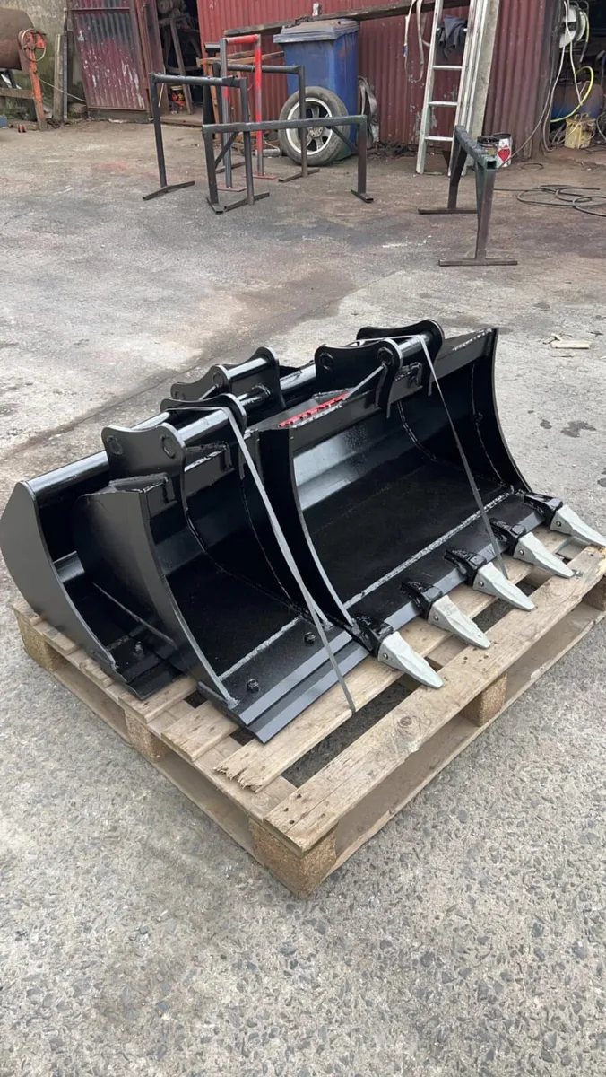 Digging & Gummy  buckets - Image 3