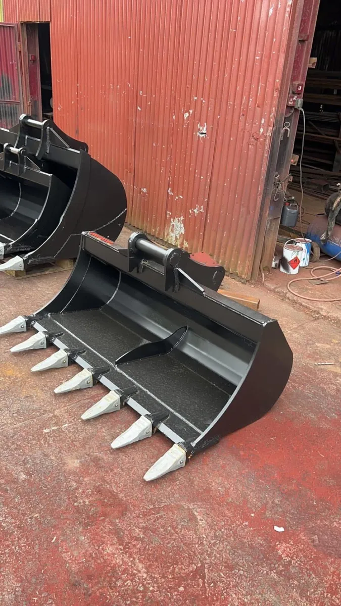 Digging & Gummy  buckets - Image 4