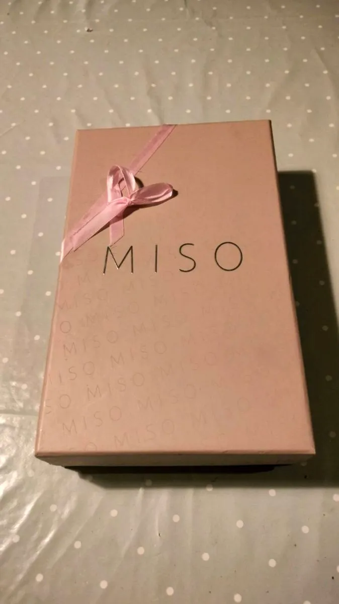 Ladies Miso scarf New in box unwanted present - Image 3