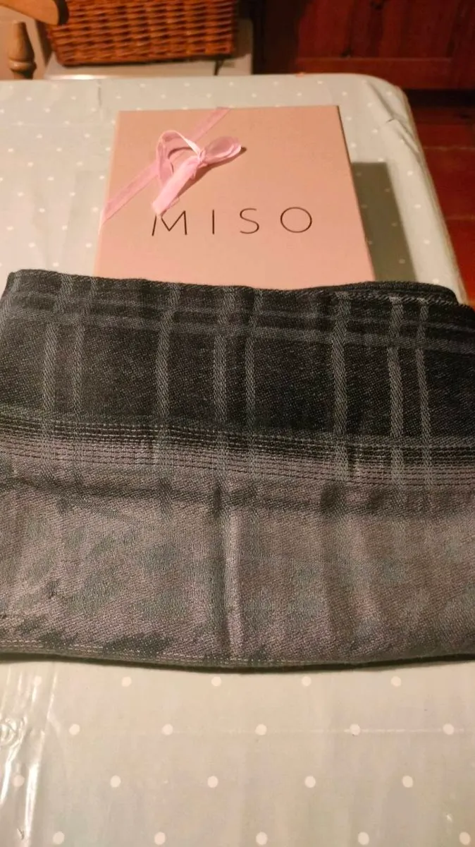 Ladies Miso scarf New in box unwanted present - Image 4