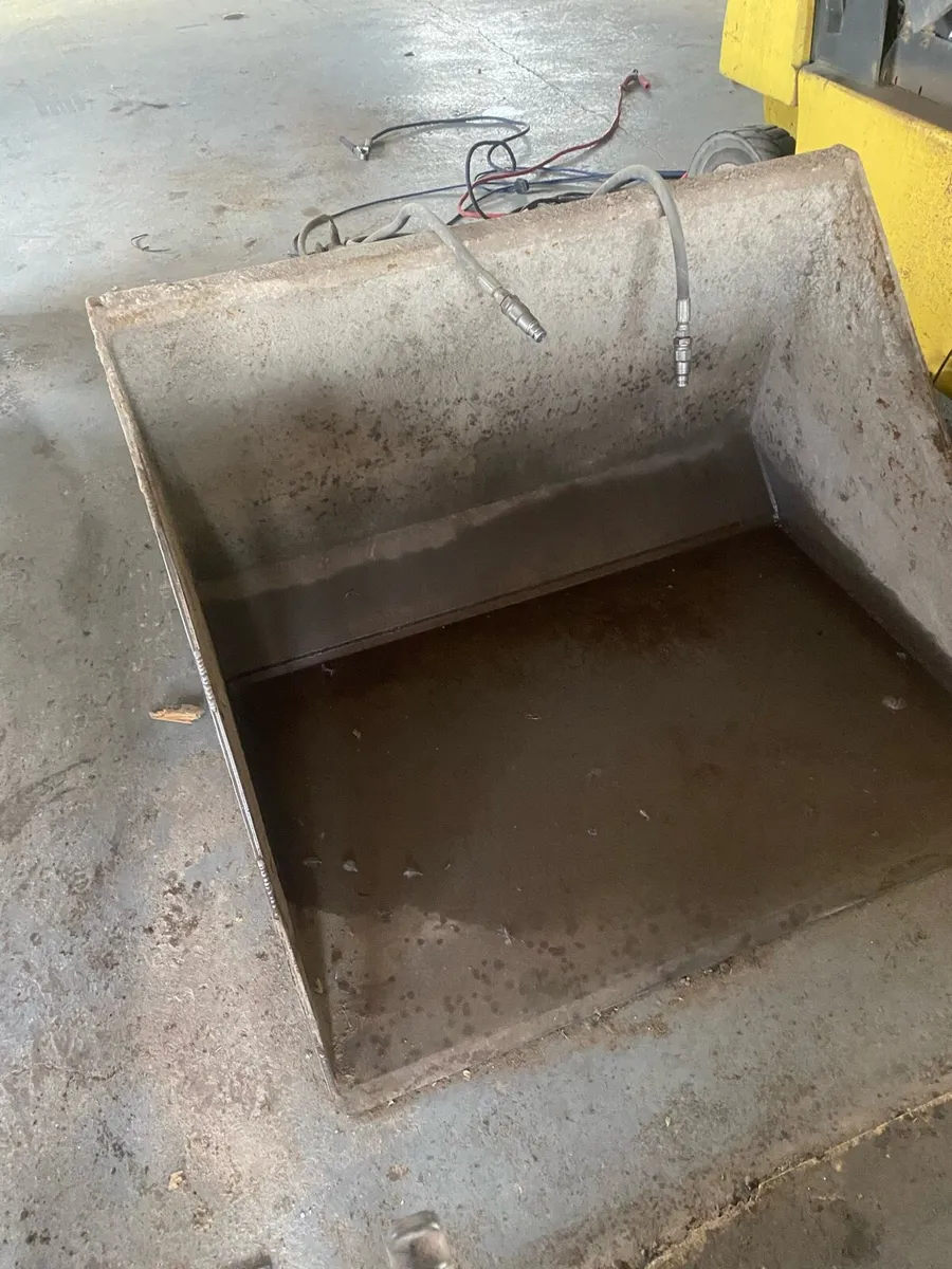 Tipping bucket for forklift - Image 3