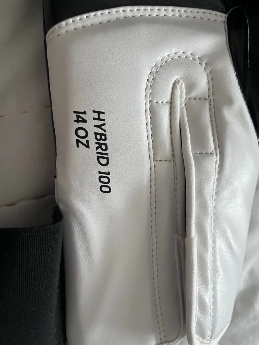 Boxing gloves - Image 2