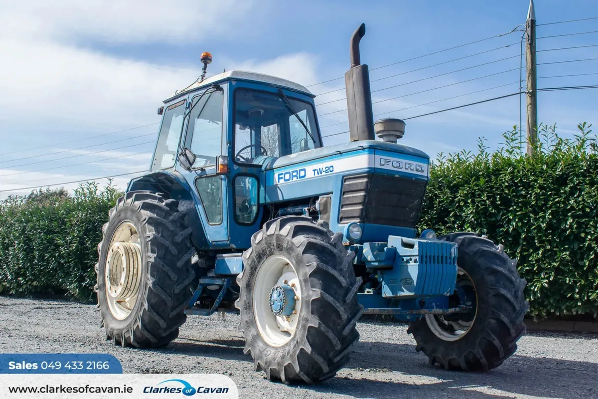 1982 Ford TW20 - Image 2