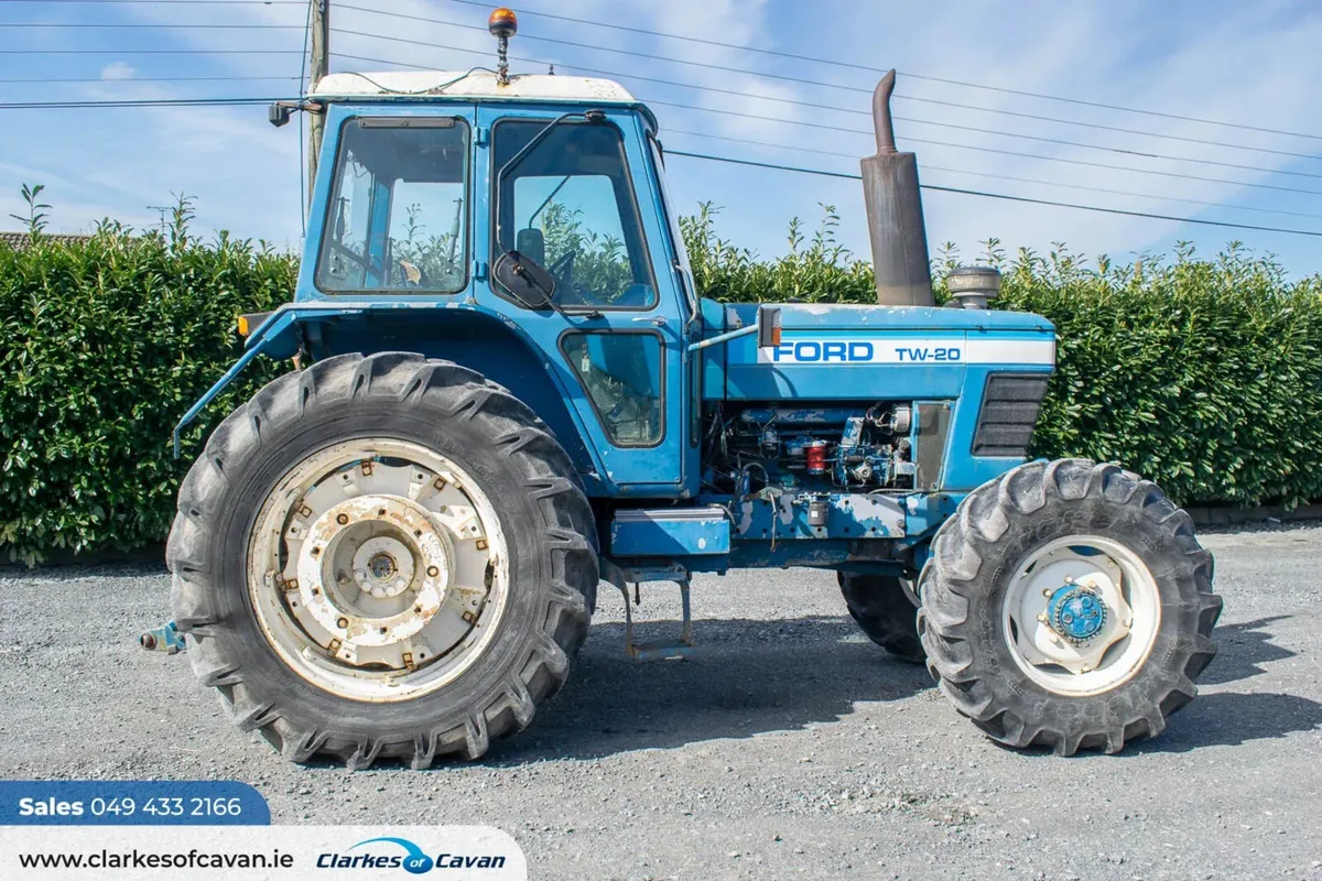 1982 Ford TW20 - Image 3