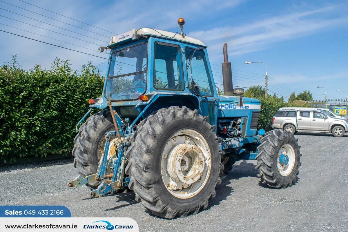 1982 Ford TW20 - Image 4