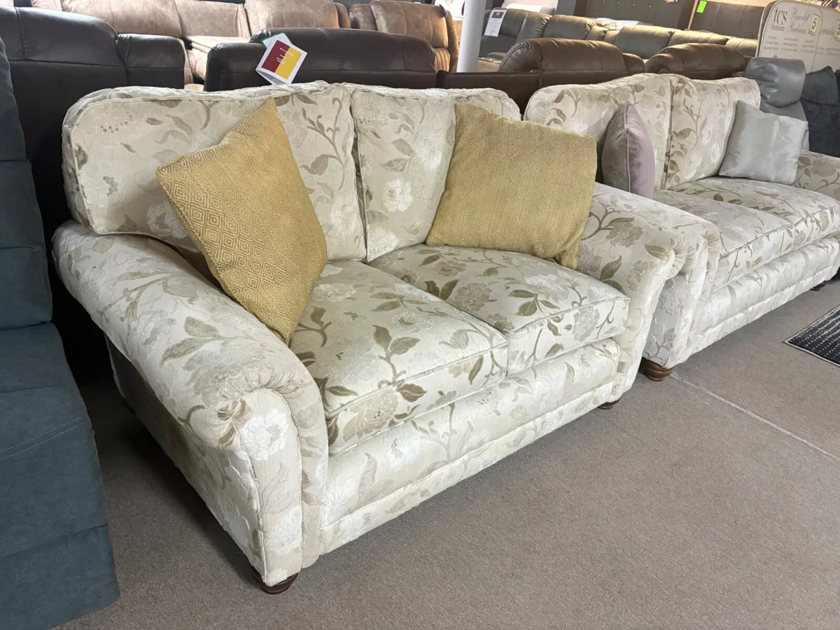 Pre-loved Laura Ashley Suite, immaculate condition - Image 3