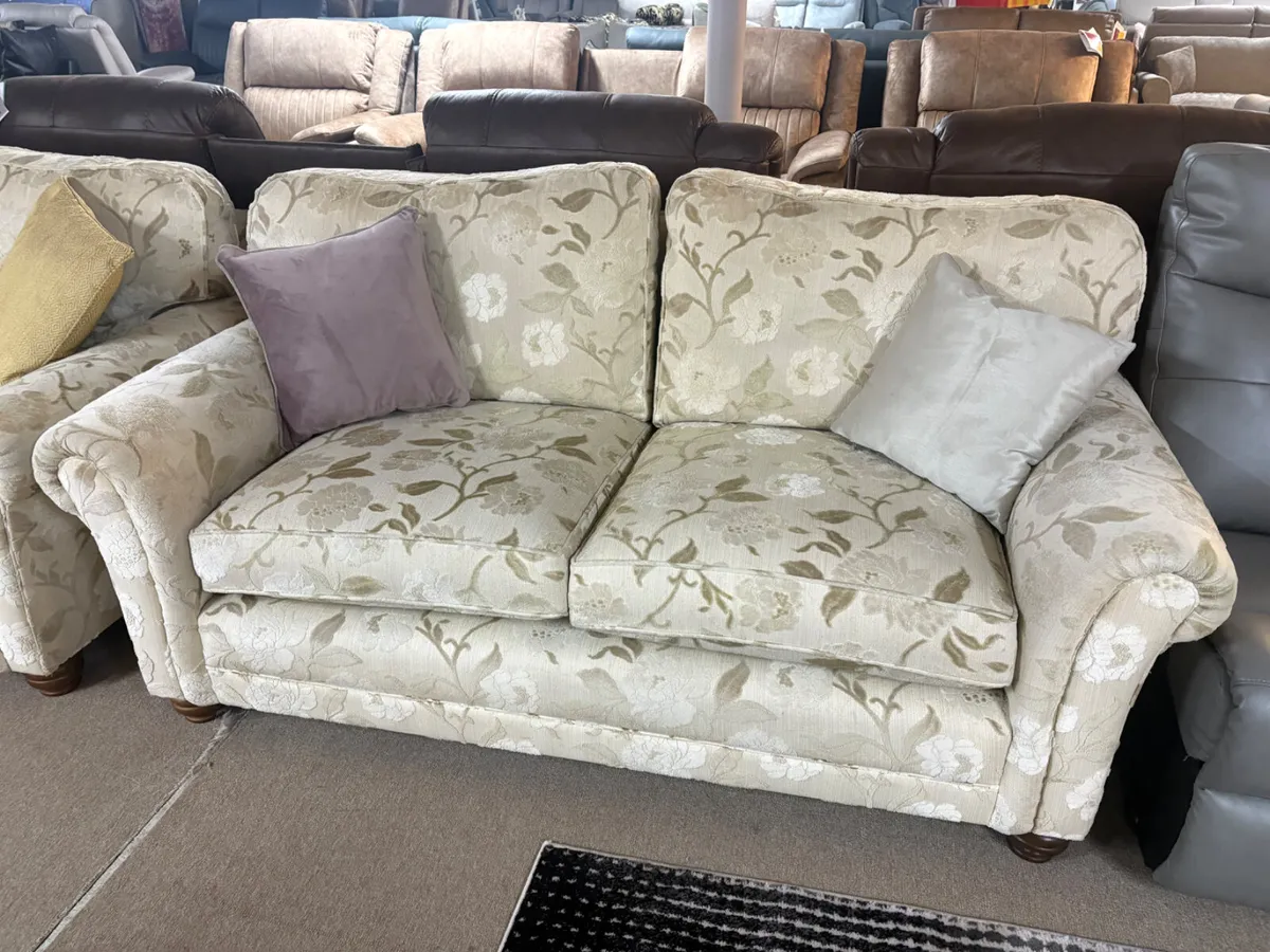 Pre-loved Laura Ashley Suite, immaculate condition - Image 4