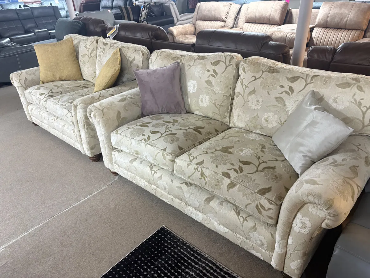 Pre-loved Laura Ashley Suite, immaculate condition - Image 1