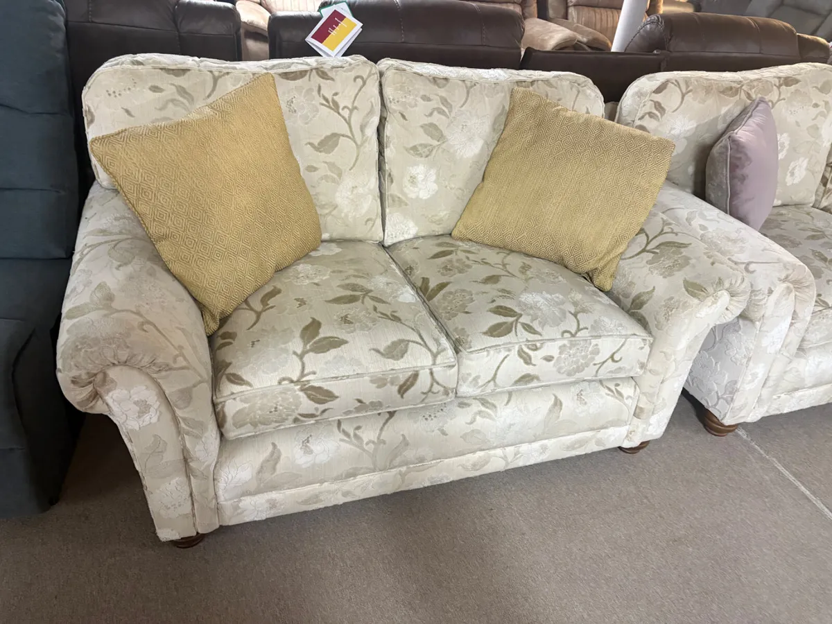 Pre-loved Laura Ashley Suite, immaculate condition - Image 2