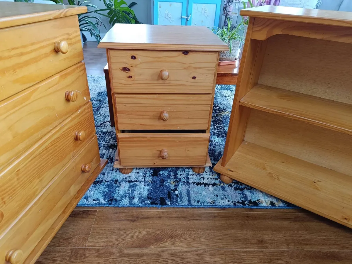 Bedroom furniture - Image 1