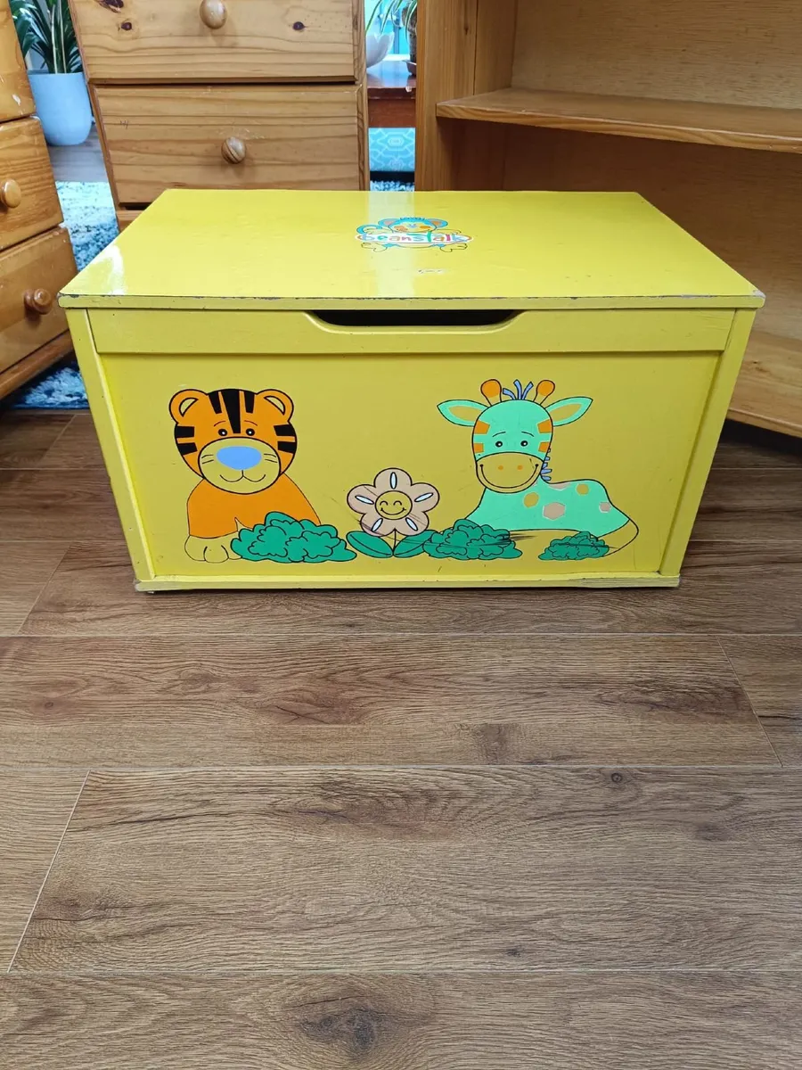Toy chest