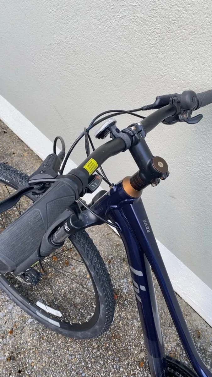 Liv Rove 4 Hybrid Bike - Image 4