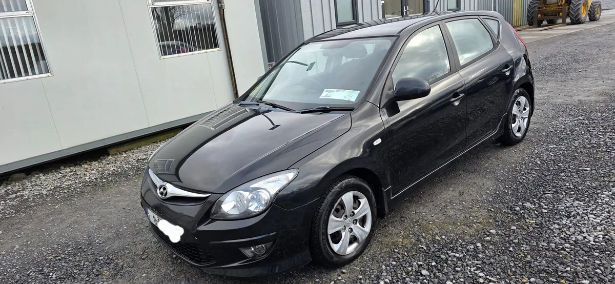 11 HYUNDAI I30 DIESEL - Image 3