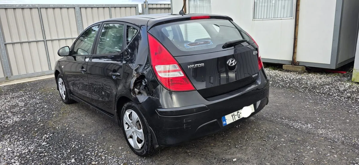 11 HYUNDAI I30 DIESEL - Image 4