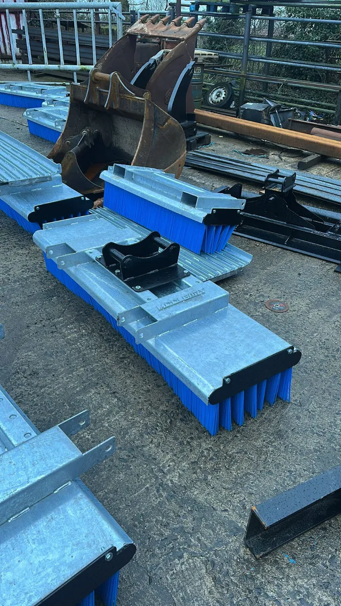 Forklift & Digger Brushes - Image 3