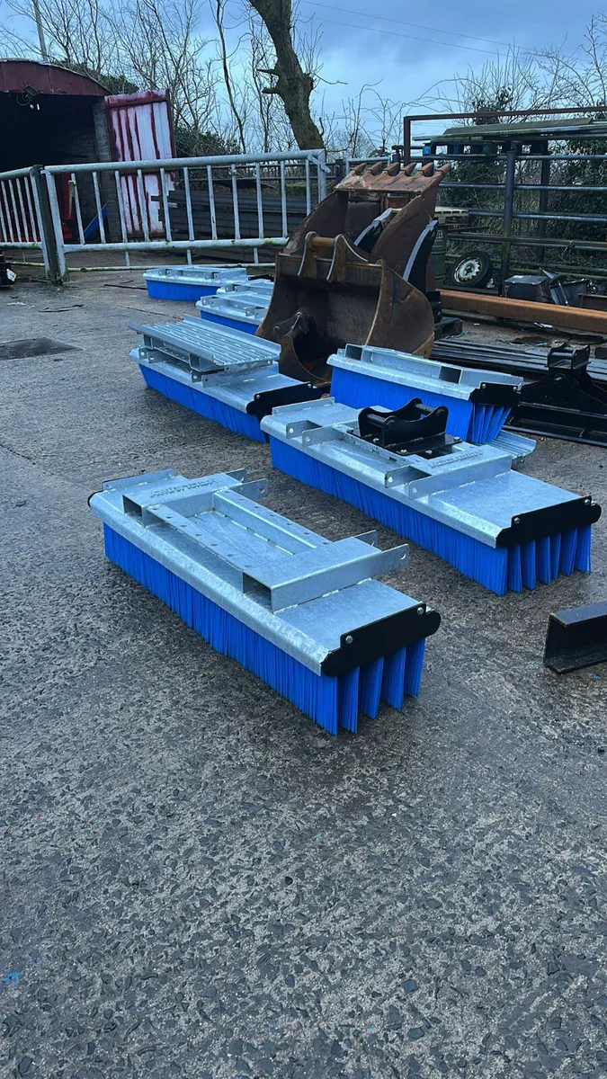 Forklift & Digger Brushes - Image 1