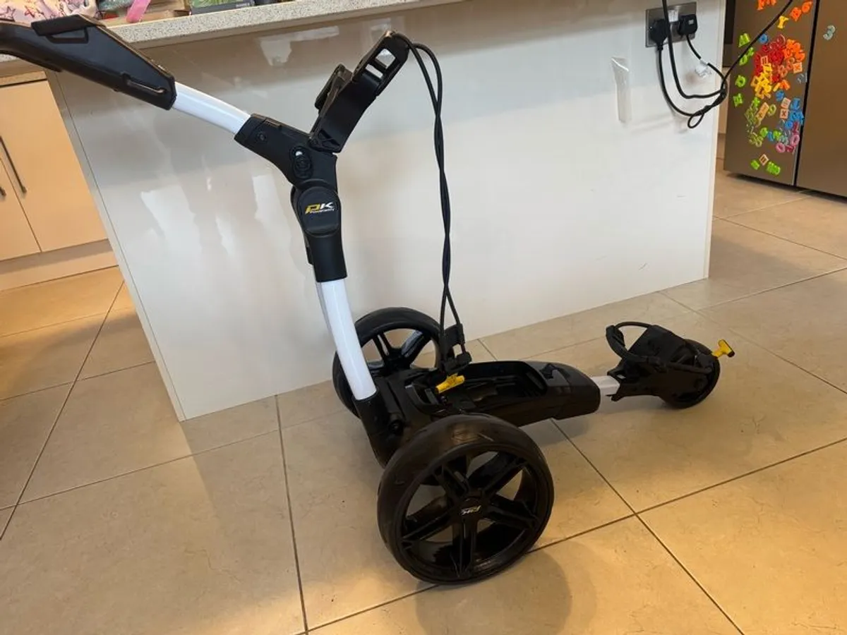 Powakaddy Fx3 Extended battery used 5 times - Image 1