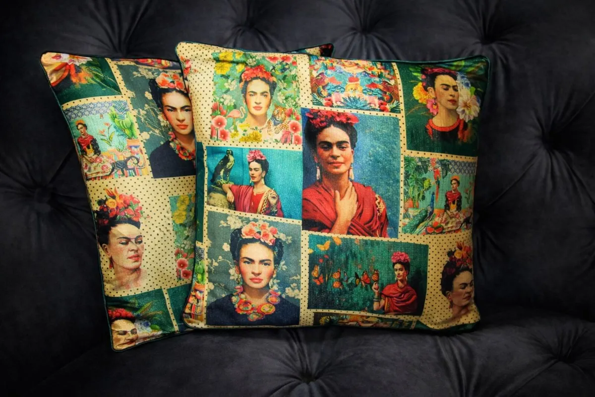 Pair of Silk Cushions 44x44cm – Decorative